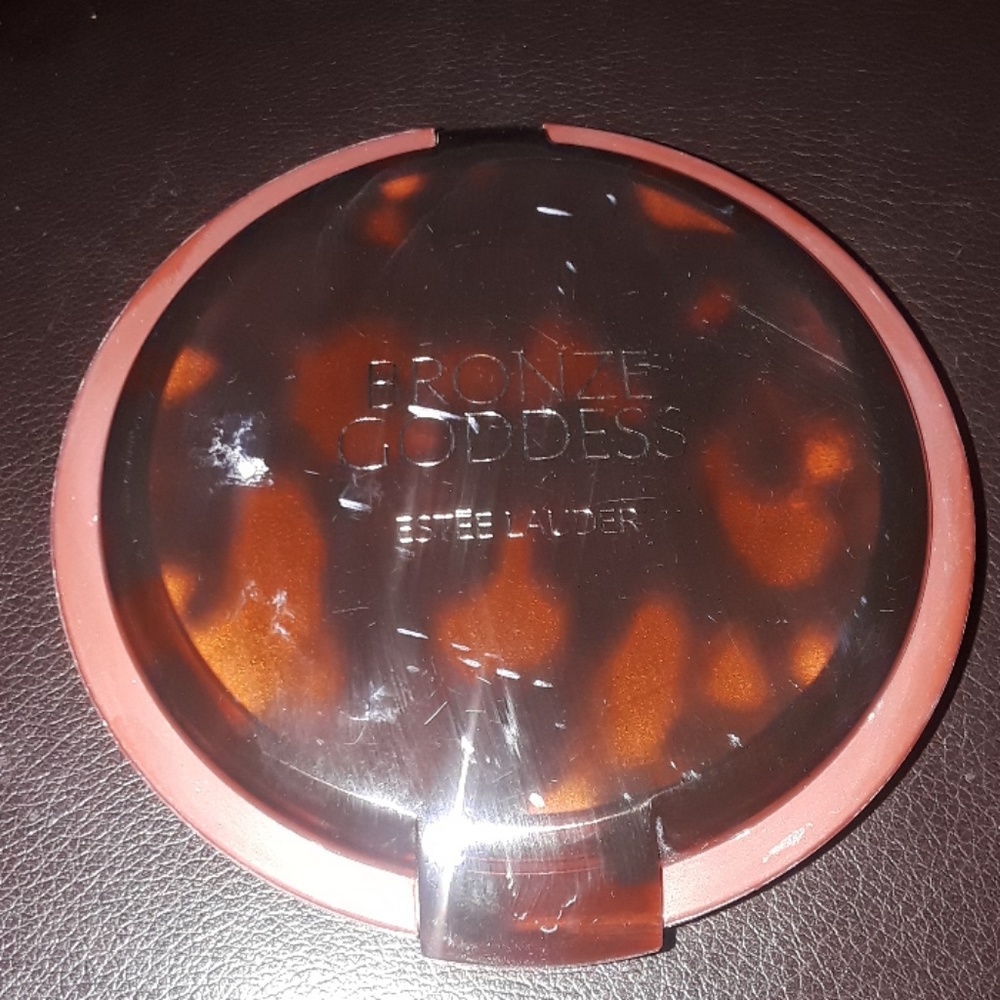 Estee Lauder - Picture 2 of 3